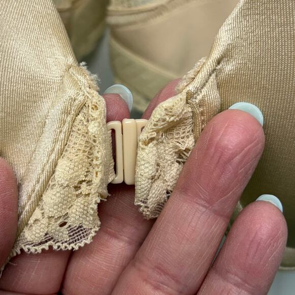 Maidenform Racerback Bra, Lightly Padded Cups, Nude, Size 36D, NWT - Picture 4 of 6